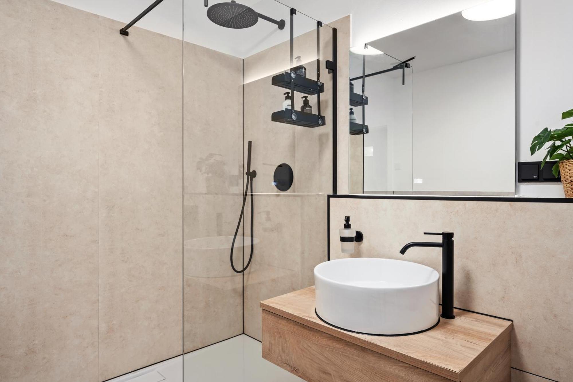 Edler Wohnraum Schwanenteich-Penthouse Mit Garage, Grill, Kaffeevollautomat, Klima, Lift & Terrasse Apartment ซวิคเคา ภายนอก รูปภาพ